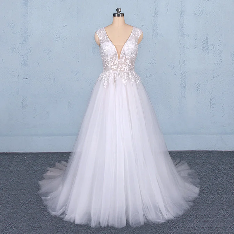 Stunning A Line V Neck Tulle Lace Appliques Wedding Dress, Bridal Dress OKQ12